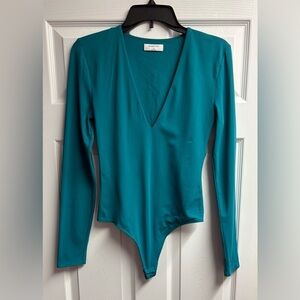 Aritzia Babaton Contour V-Neck Teal Bodysuit Size Medium